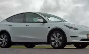 Pokimane раздает Tesla