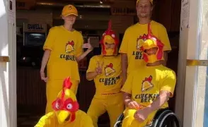 Поклонники GTA открыли настоящий " Cluckin Bell" для Comic-Con